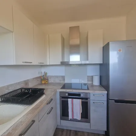 Elomarisa Apartamento *