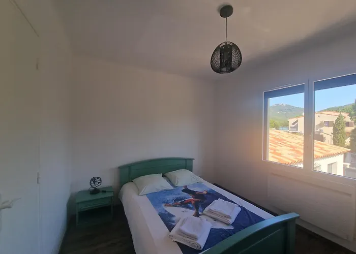 Elomarisa & Jacuzzi Apartment