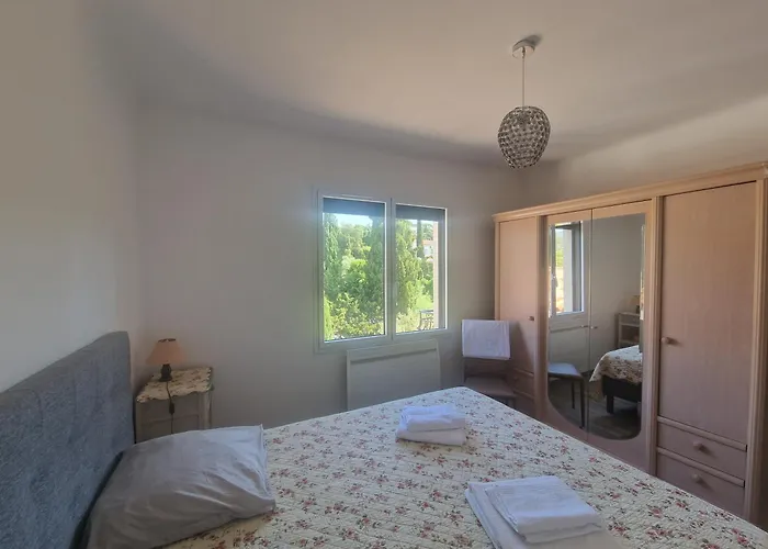 Elomarisa & Jacuzzi Apartment Grimaud